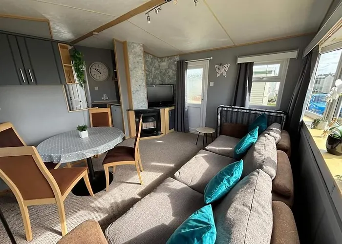 Sealands 29 - Ingoldmells, Pet Friendly, Bed Linen & Close To Fantasy Island - Meadow Lakes Caravan & Lodge Hire