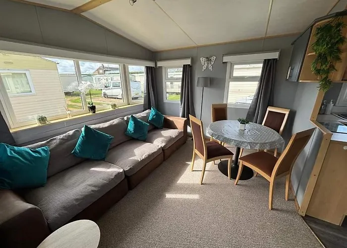 Sealands 29 - Ingoldmells, Pet Friendly, Bed Linen & Close To Fantasy Island - Meadow Lakes Caravan & Lodge Hire