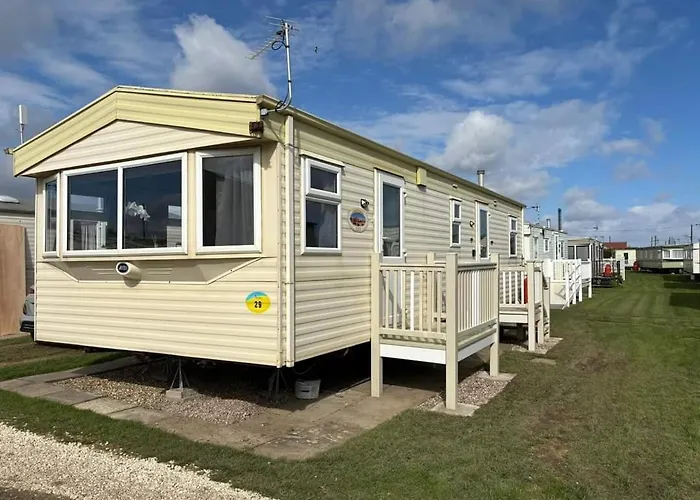 Sealands 29 - Ingoldmells, Pet Friendly, Bed Linen & Close To Fantasy Island - Meadow Lakes Caravan & Lodge Hire