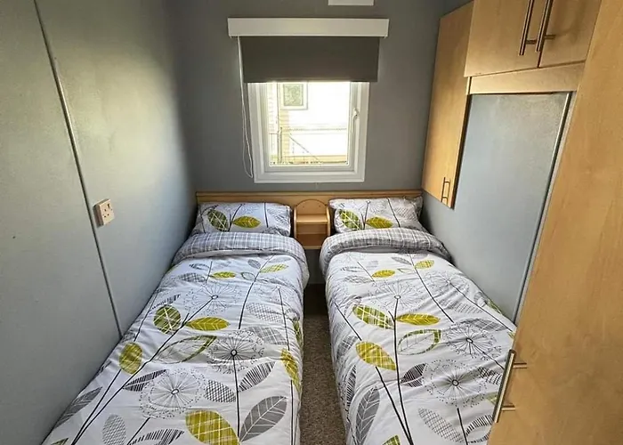 Sealands 29 - Ingoldmells, Pet Friendly, Bed Linen & Close To Fantasy Island - Meadow Lakes Caravan & Lodge Hire