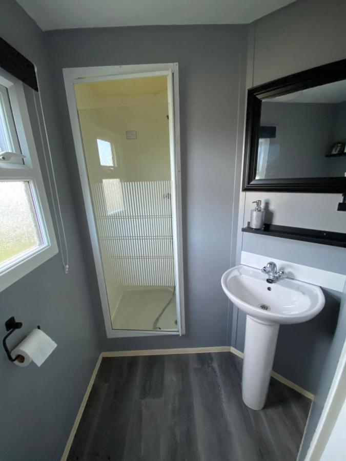 Apartment Sealands 29 - Ingoldmells, Pet Friendly, Bed Linen & Close To Fantasy Island - Meadow Lakes Caravan & Hire