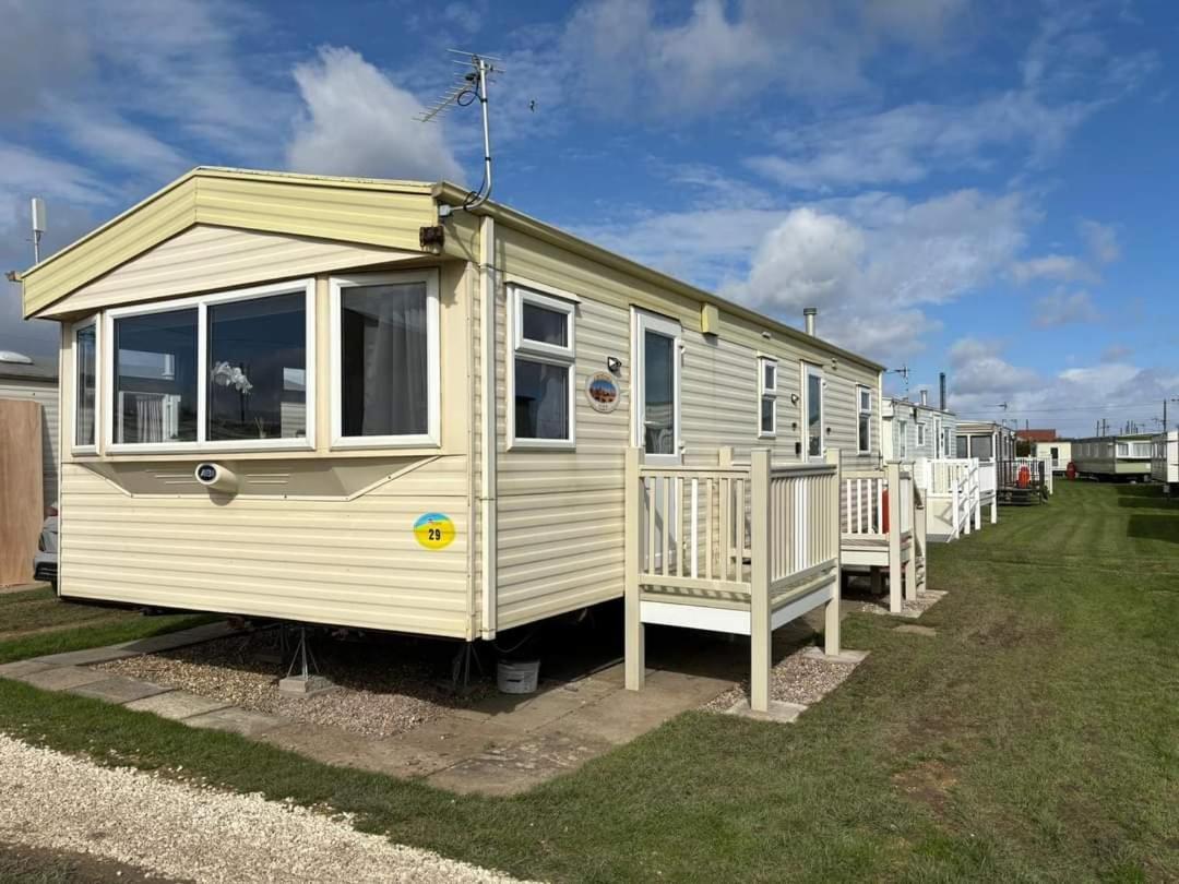 Sealands 29 - Ingoldmells, Pet Friendly, Bed Linen & Close To Fantasy Island - Meadow Lakes Caravan & Hire Apartment Ingoldmells